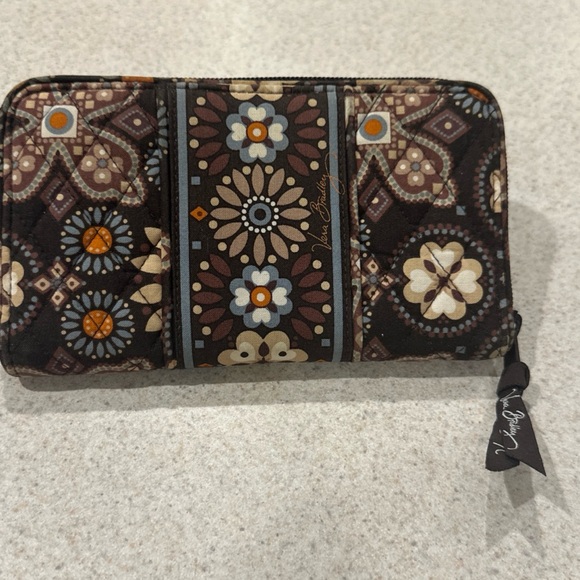 Vera Bradley Brown floral wallet with multiple compartments and zipper closure - Picture 1 of 15